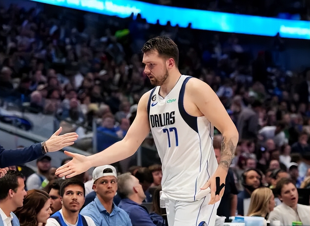 东契奇在西班牙队比赛中战术调整，领先优势明显引发热议！比赛高潮迭起的简单介绍