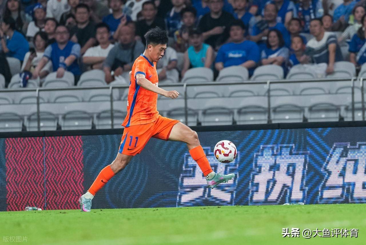 加时末段体能课后,埃因霍温手感冰凉备战中超,气氛紧张,阵容厚度经受考验 加时末段体能课后,埃因霍温手感冰凉备战中超,气氛紧张,阵容厚度经受考验