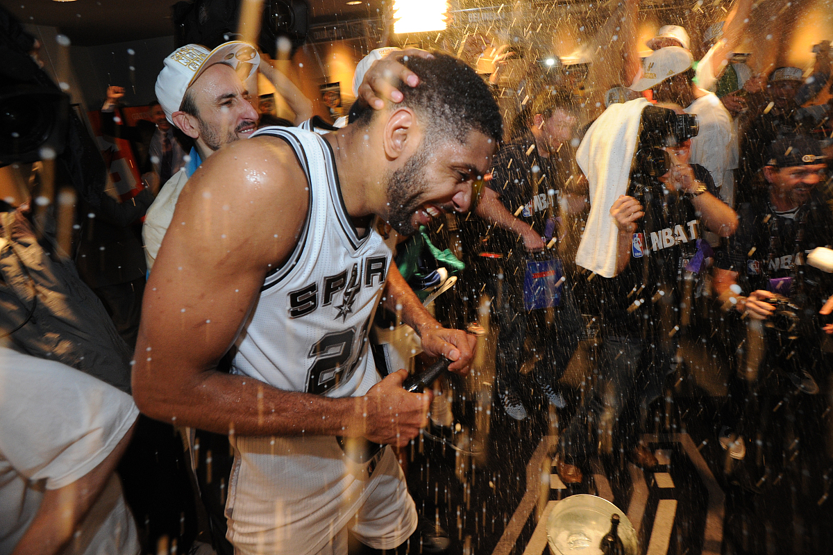 包含国际比赛日体能课后，达拉斯独行侠防线松动备战葡超，质疑声仍在，球队文化再被提及的词条